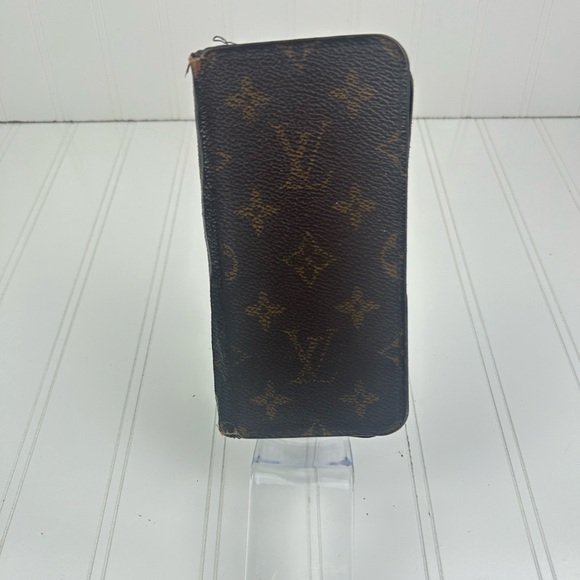 Louis Vuitton Monogram iPhone Case - Picture 9 of 10